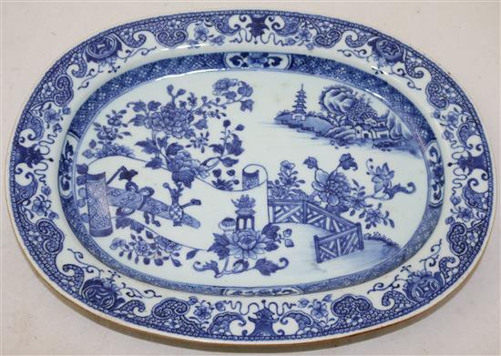 A pair of Chinese export blue and white oblong dishes, Qianlong period, width 35cm